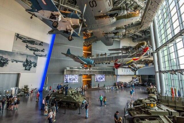 places to eat around ww2 museum new orleans