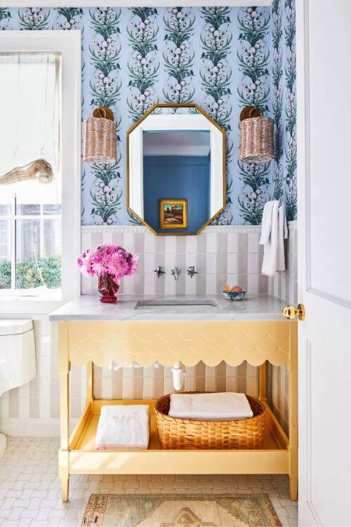 From farmhouse style to contemporary decor, discover the most classic coastal bathroom ideas