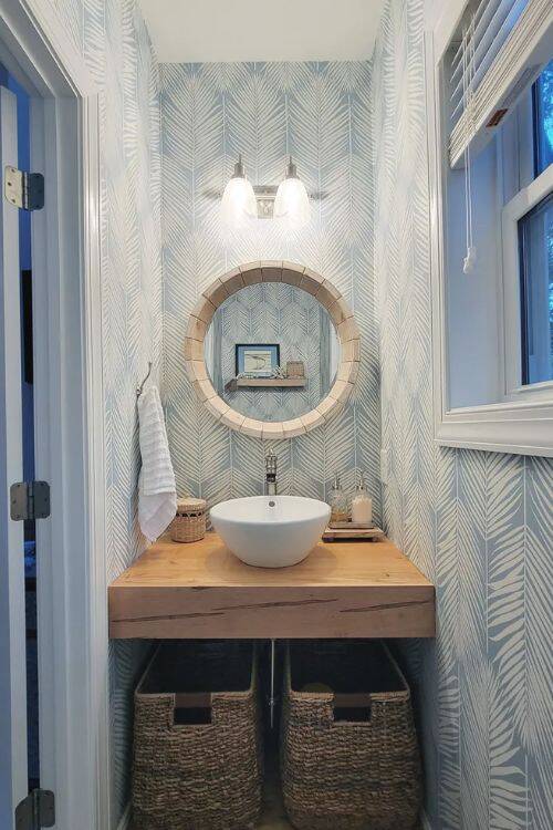 From farmhouse style to contemporary decor, discover the most classic coastal bathroom ideas