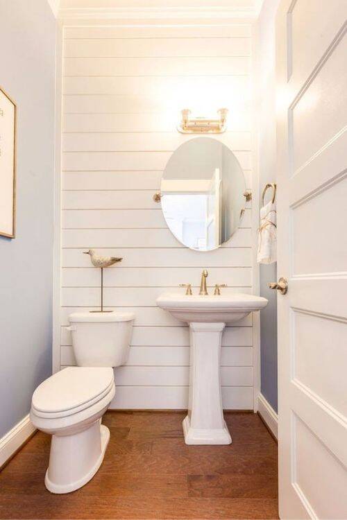 From farmhouse style to contemporary decor, discover the most classic coastal bathroom ideas