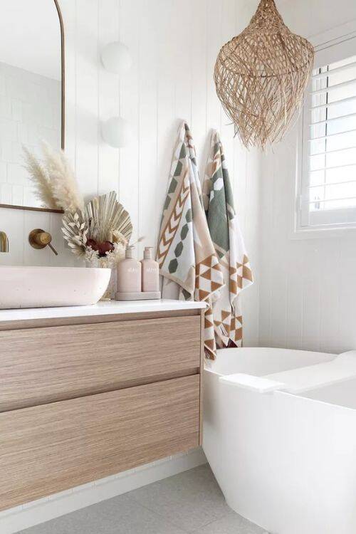 From farmhouse style to contemporary decor, discover the most classic coastal bathroom ideas