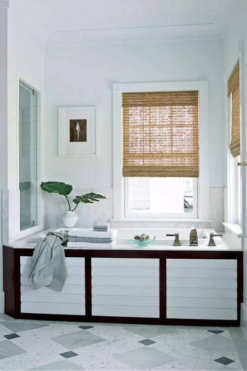 From farmhouse style to contemporary decor, discover the most classic coastal bathroom ideas