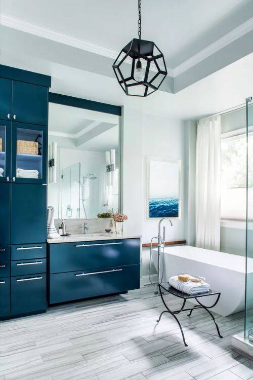 From farmhouse style to contemporary decor, discover the most classic coastal bathroom ideas