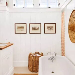 From farmhouse style to contemporary decor, discover the most classic coastal bathroom ideas