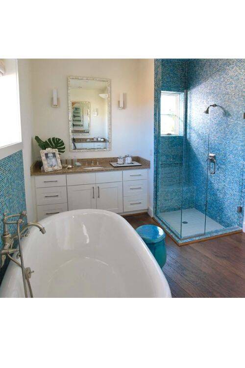 From farmhouse style to contemporary decor, discover the most classic coastal bathroom ideas